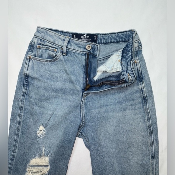 Hollister Size 1/25 Light Wash Distressed Ultra Hi Rise Straight Leg Mom Jeans - Picture 6 of 10